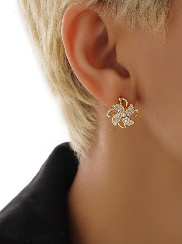 گوشواره زنانه میخی چرخشی جواهری گوشواره زنانه میخی چرخشی جواهری